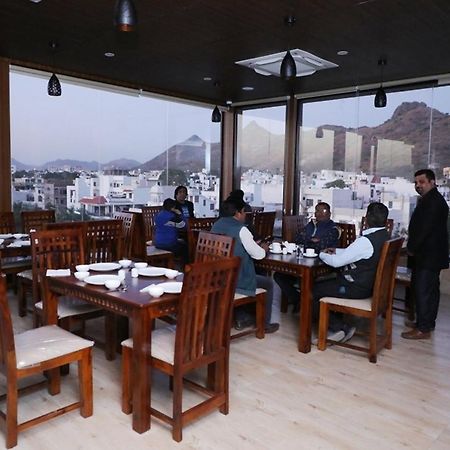 Pine Regency - Aravali'S Peak View 호텔 우다이푸르 외부 사진